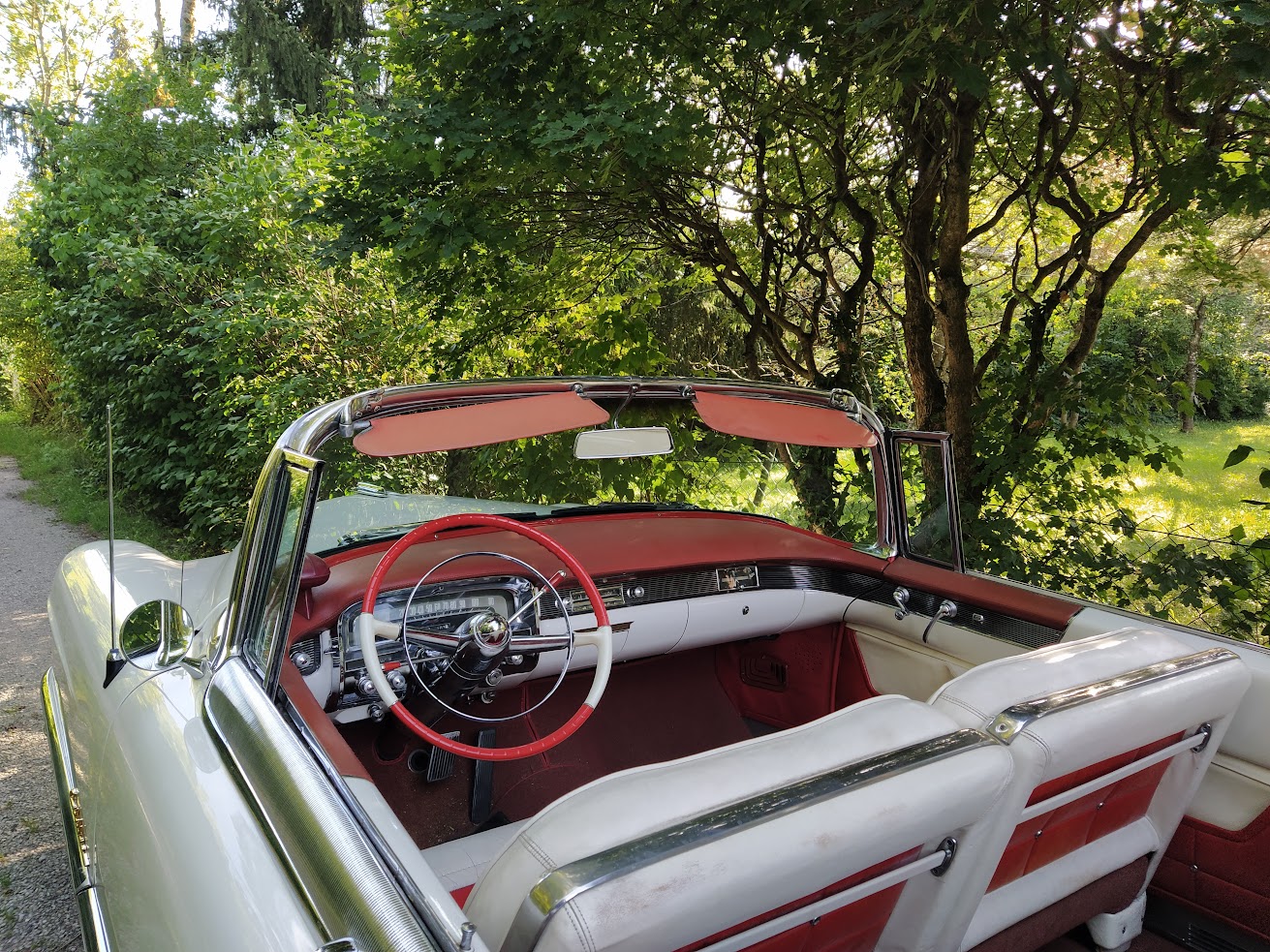 Cadillac Eldorado im Eggarten