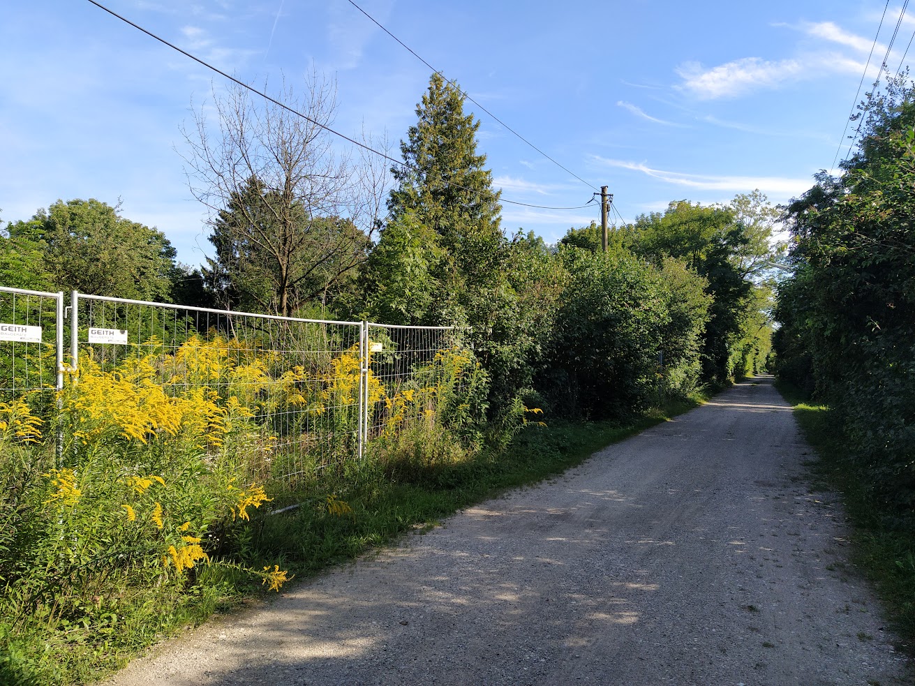 Marderstraße im Eggarten mit Bauzaun