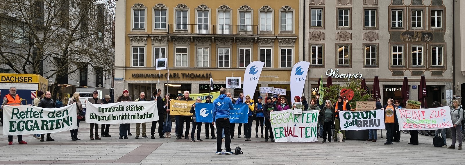 Kundgebung vor dem Rathaus mit LBV und Bürgerinitative pro Eggarten